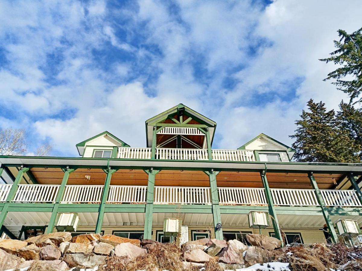 2Mins To Town, Ac & Sauna, Self Check-In, Full Kitchen, Free Laundry & Parking, Family Pet Friendly, Comfortably Sleeps Up To 10 Golden Exterior photo