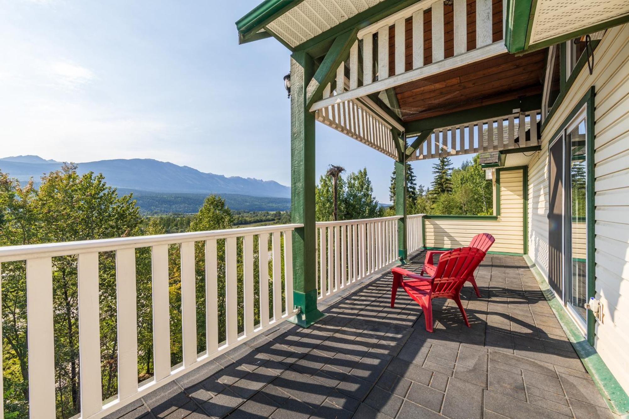 2Mins To Town, Ac & Sauna, Self Check-In, Full Kitchen, Free Laundry & Parking, Family Pet Friendly, Comfortably Sleeps Up To 10 Golden Exterior photo